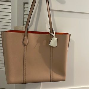Tory Burch perry tote in Devon Sand